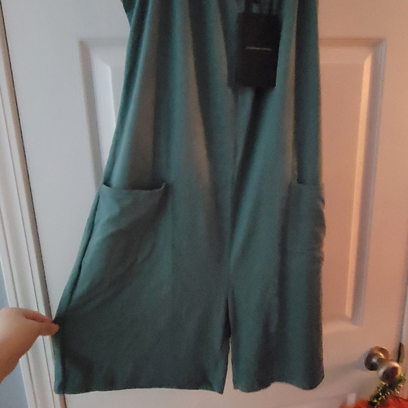 NWT Vigorics Casual Womens Romper Sleeveless Adjustable Straps Shorts, small - Picture 3 of 9